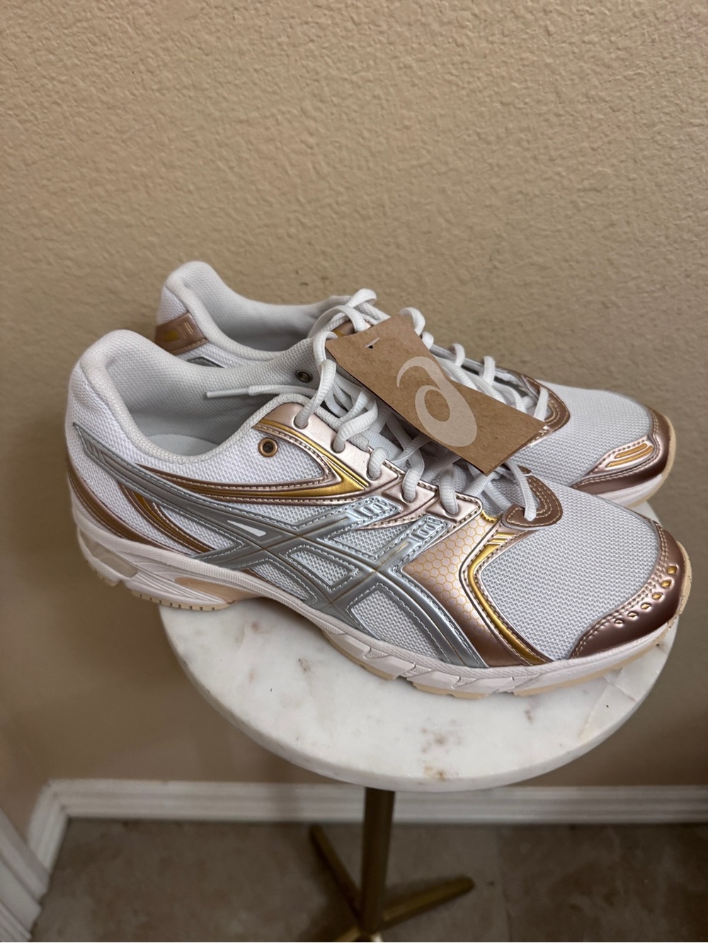 New with tags Women ASICS gel Ds trainer 14 sneakers gold white comfortable Y2K